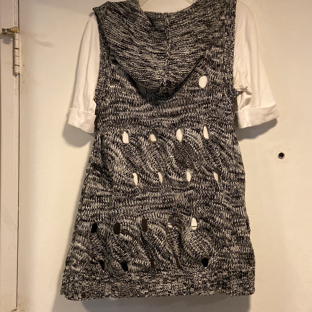 Hot & Delicious vest. Knitted. Beautiful design. Hooded. Chic & unique. - Picture 2 of 8